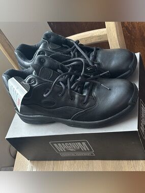 Men’s Magnum Slip Resistance work shoes size 11.5